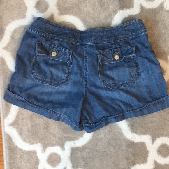 Women’s LOFT Denim Shorts - Picture 4 of 7